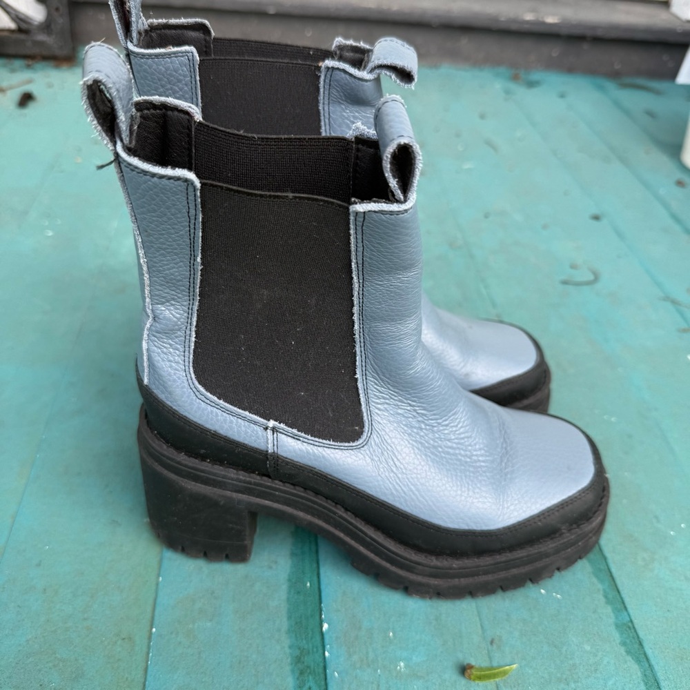 Intentionally Blank Momo platform lugged boots in Sky - Picture 9 of 9